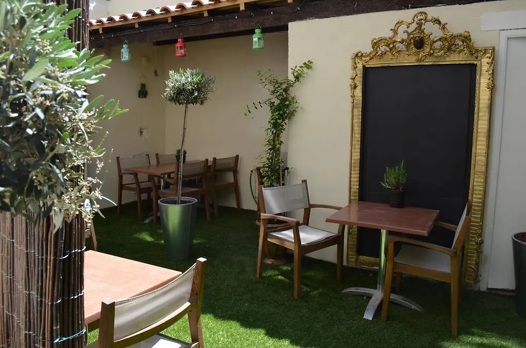 ** Hotel Hôtel Les Corps Saints Avignon France