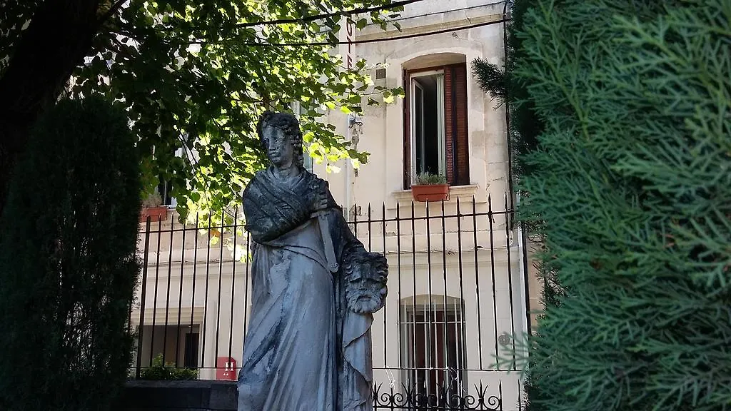 Hôtel Les Corps Saints Avignon 2*,
