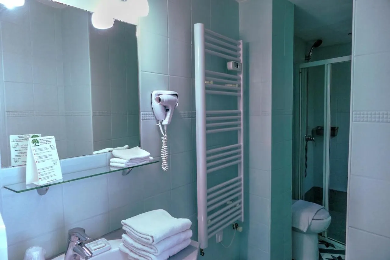 ** Hotel Hôtel Les Corps Saints Avignon France